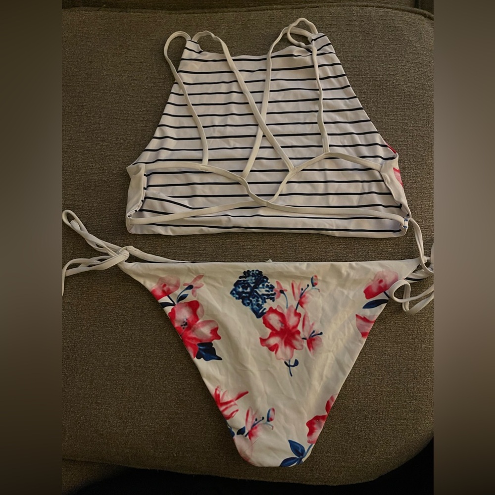 Cupshe reversible bathing suit - Picture 3 of 16